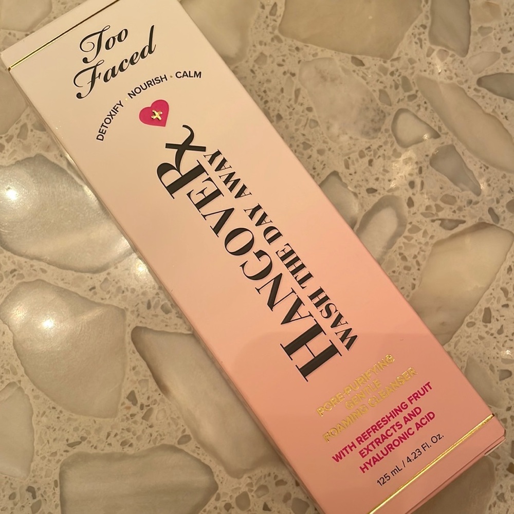 NIB Too Faced Hangiver Wash The Day Away